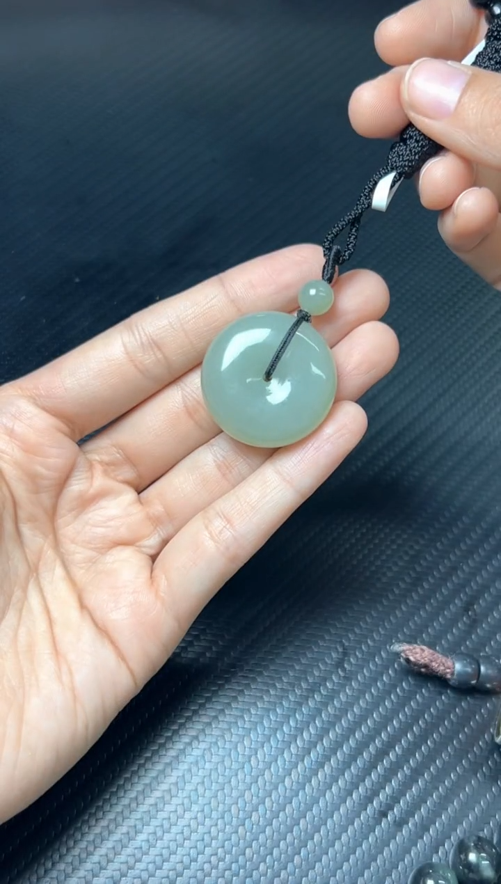 吊坠(赠链)未镶嵌和田玉且末微色差近矿平安扣  j 