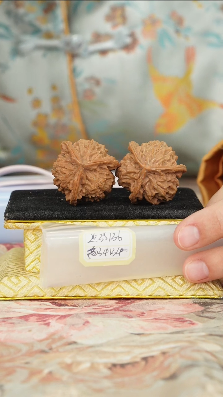 【闪购商品】文玩核桃把件盘山三棱