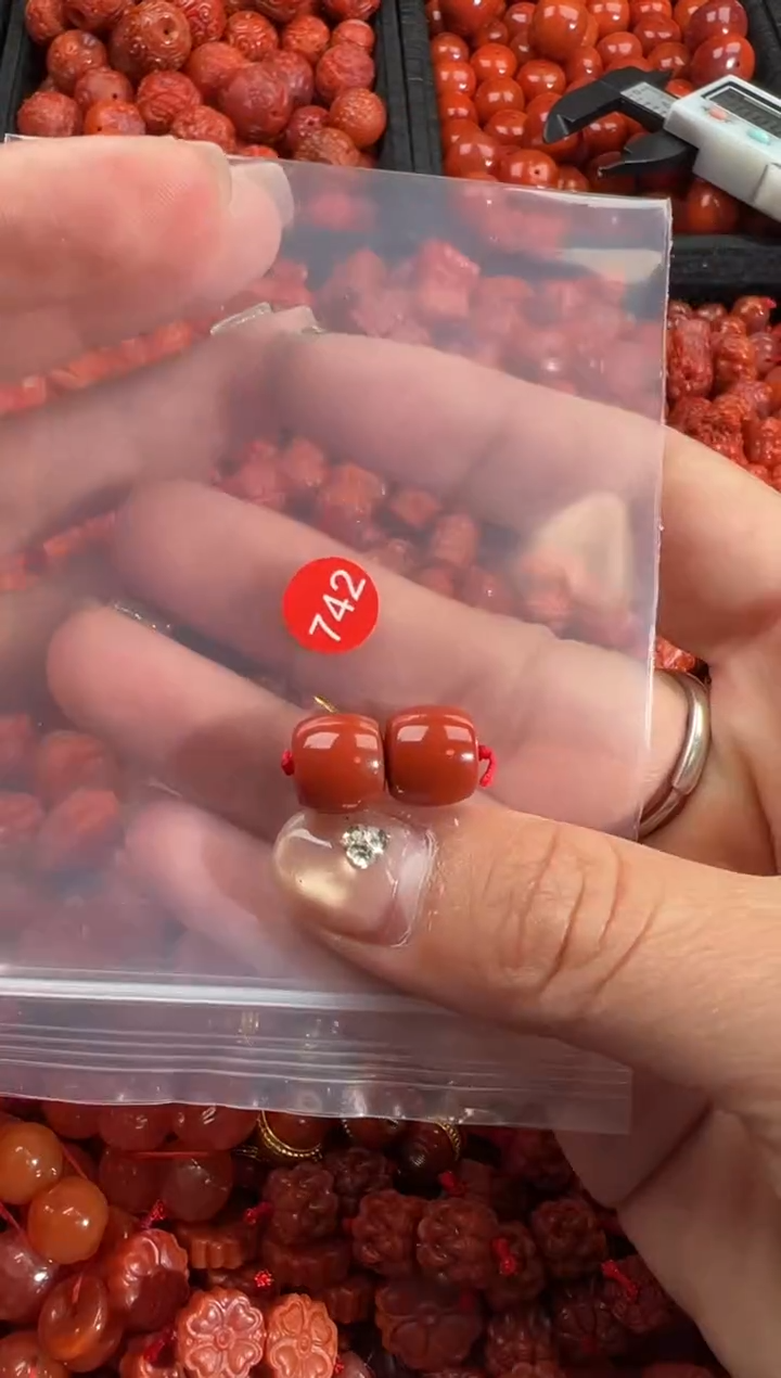 南红玛瑙未镶嵌颈饰1