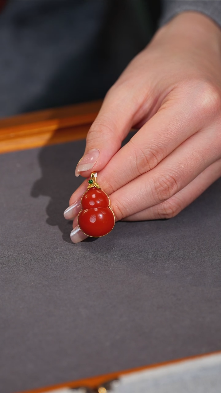 吊坠(不含链)18K金镶嵌南红玛瑙原矿D12