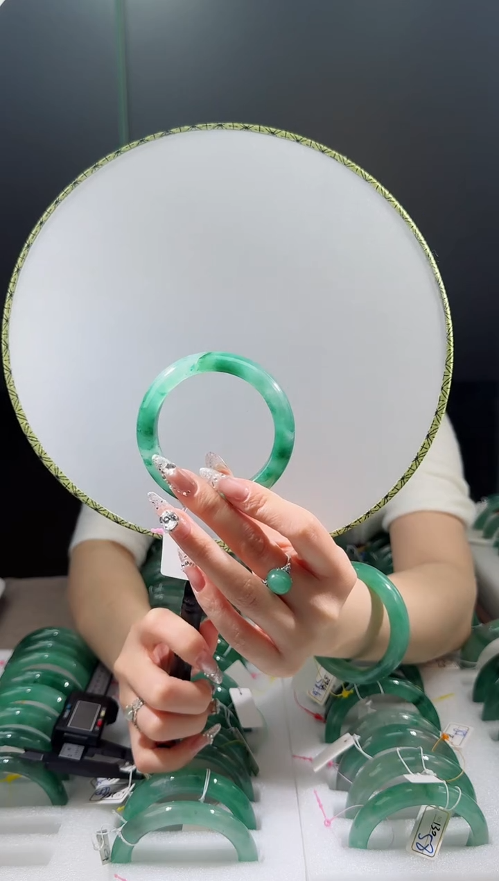 【闪购商品】石英质玉手镯未镶嵌200