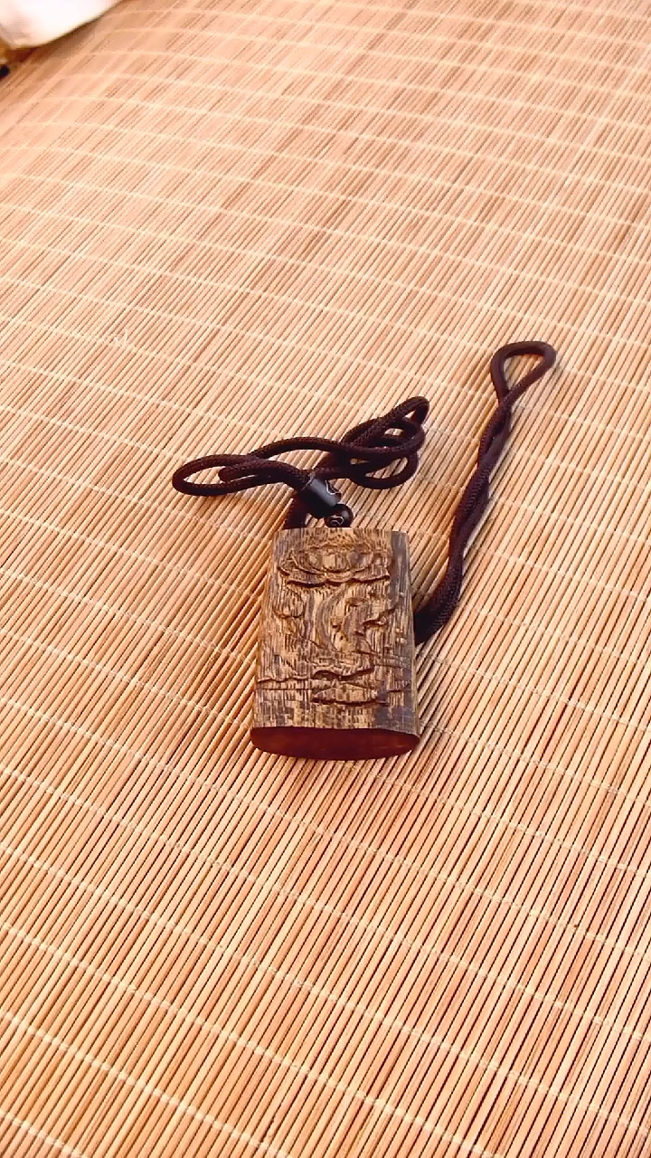 【闪购商品】沉香吊坠海南莺歌绿奇楠精品雕刻牌子