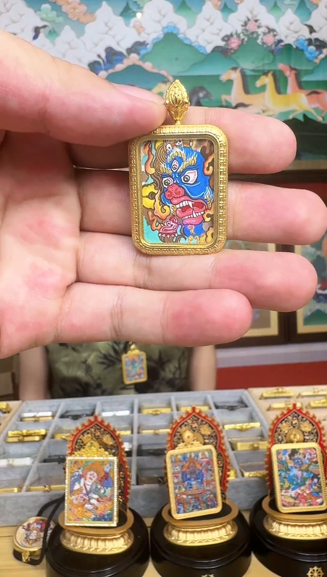 吊坠大黑老师-热贡纯手绘-卓玛