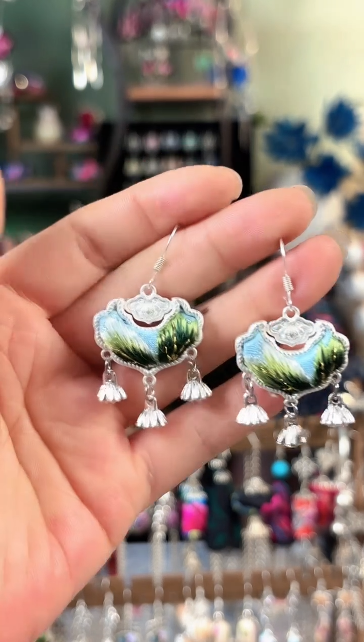 彩云南阁非遗老绣饰品548*