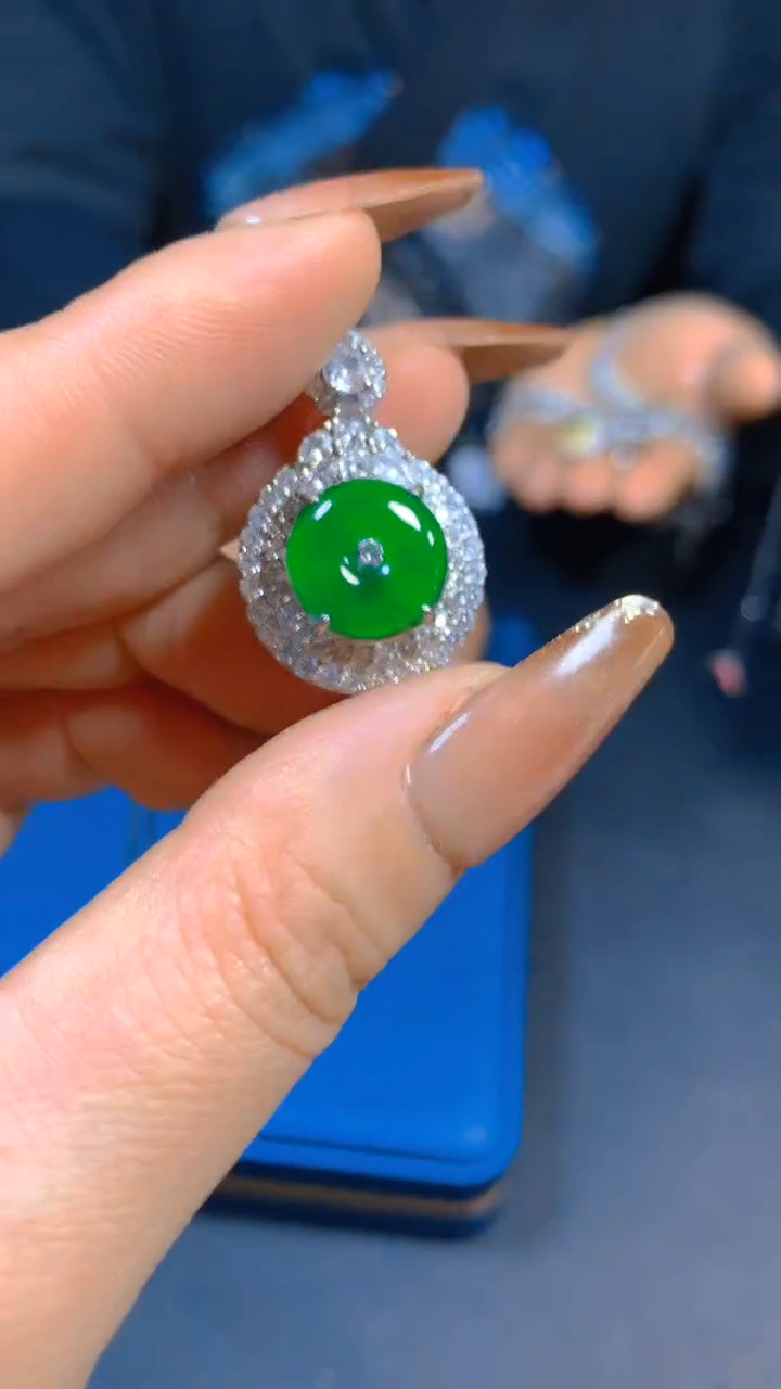 【闪购商品】翡翠吊坠(赠链)未镶嵌0917514456多样性发一