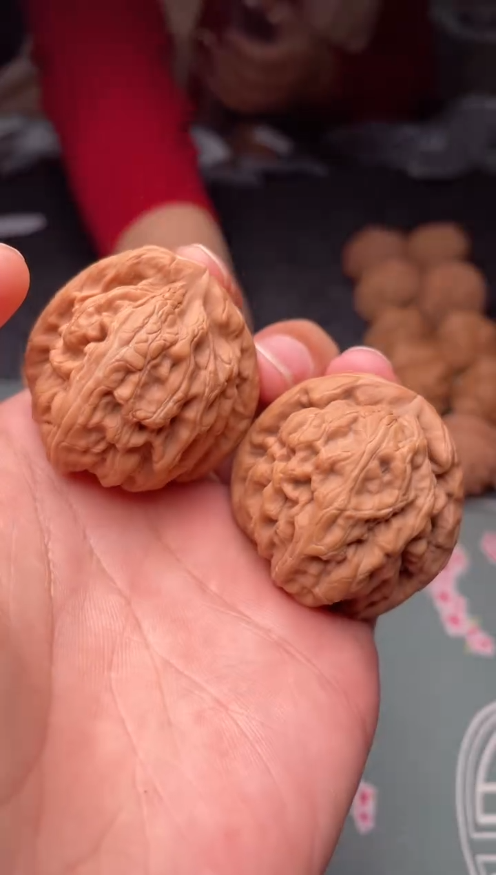 把件文玩核桃a294  红锦鲤 39尺