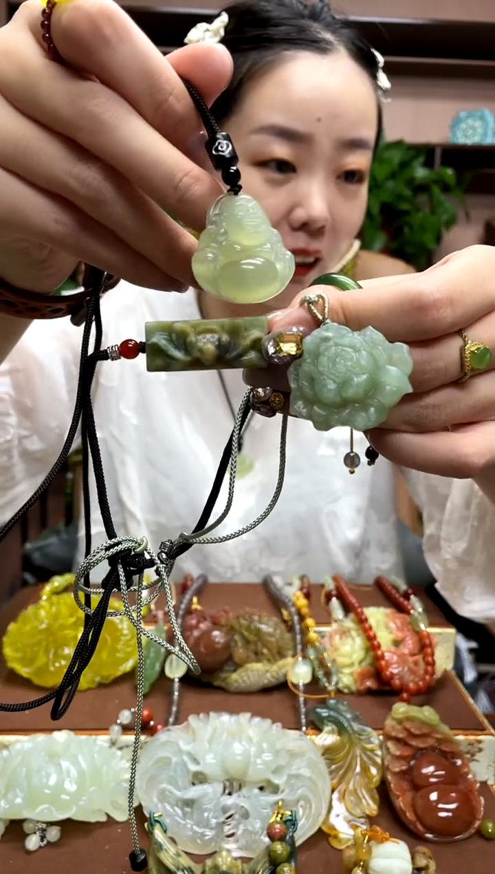 未镶嵌岫玉吊坠·