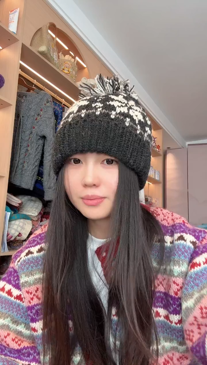 羊毛黑色翻边雪花帽
