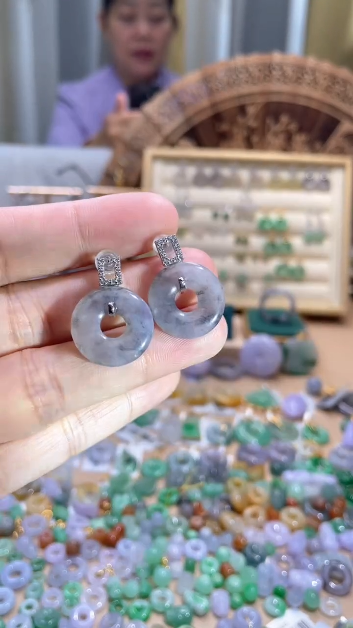 【闪购商品】翡翠颈饰未镶嵌甜甜圈一对