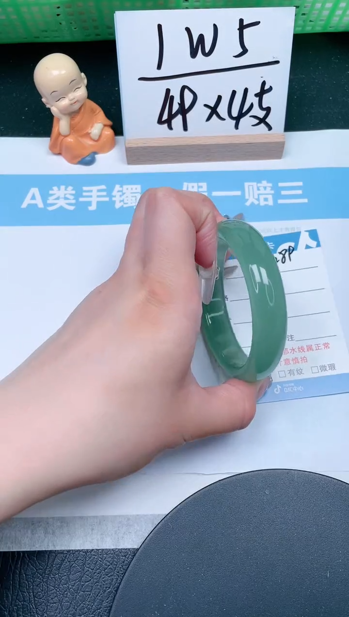 【闪购商品】石英质玉手镯未镶嵌289-56.3