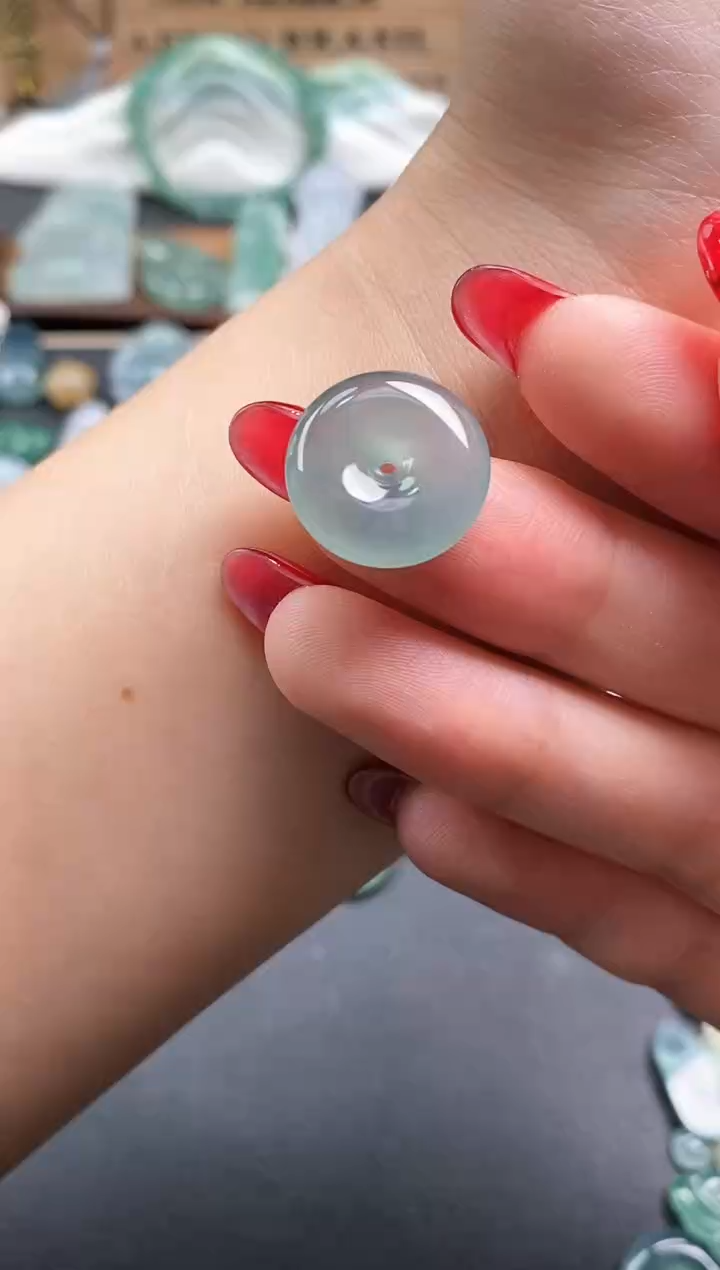 颈饰未镶嵌翡翠平安扣