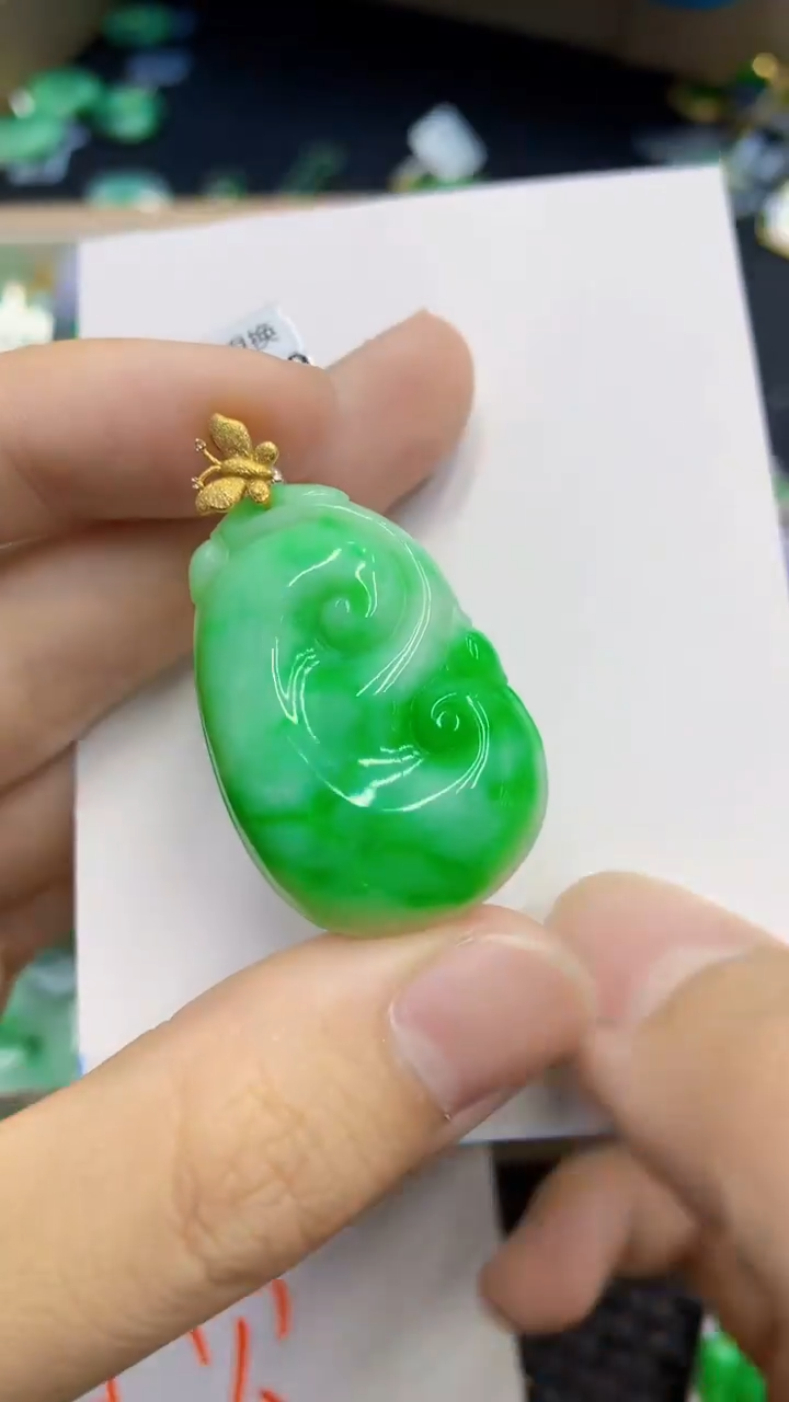 翡翠18K金镶嵌颈饰             1
