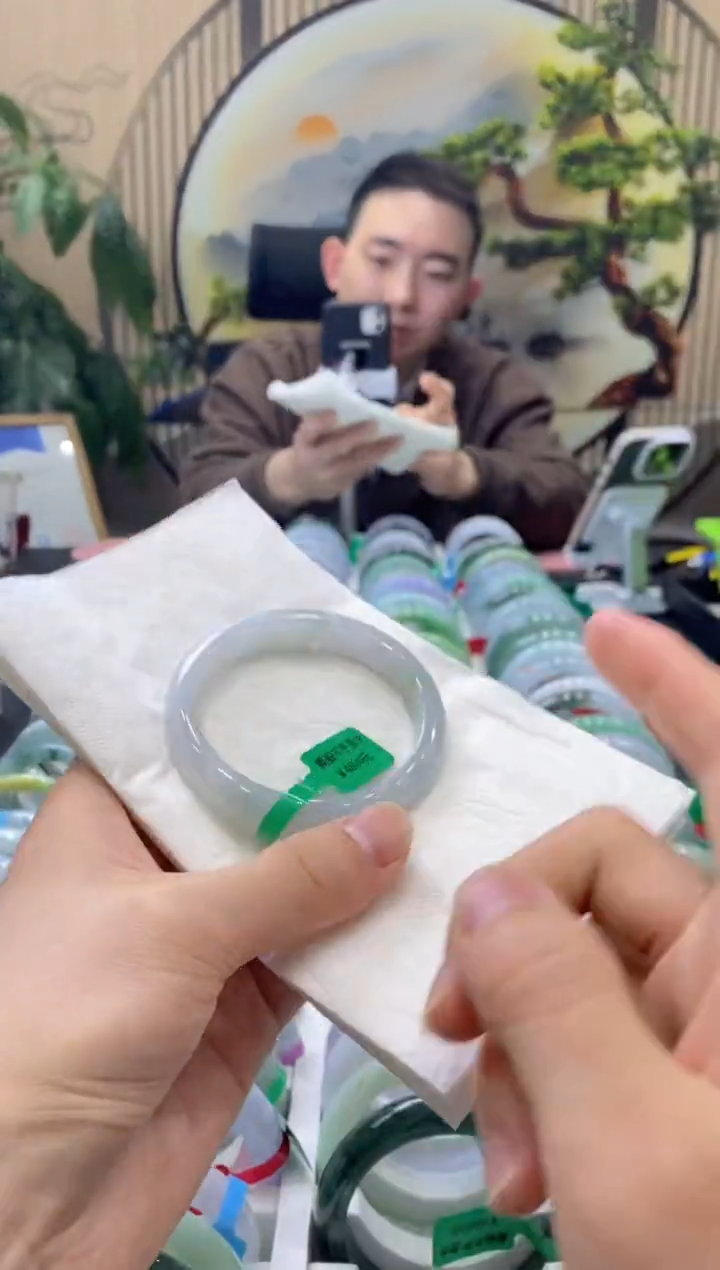 【闪购商品】翡翠手镯未镶嵌0000014387