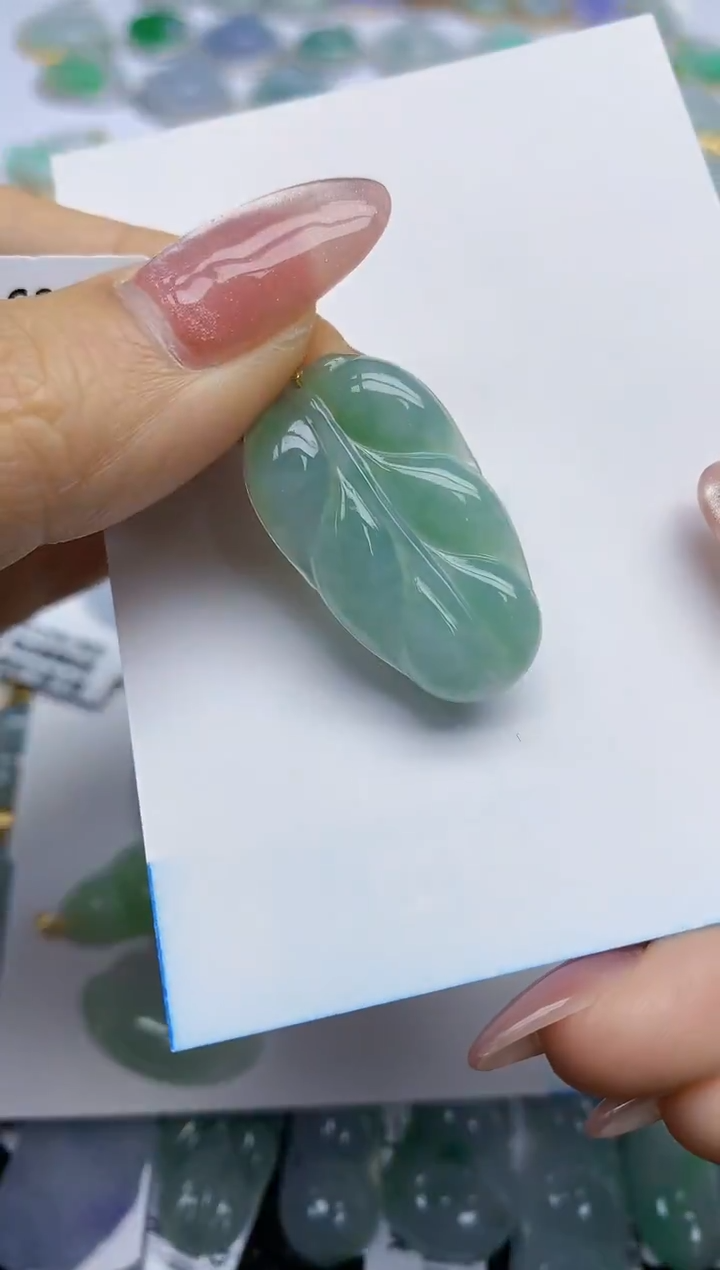 【闪购商品】翡翠挂件18K金镶嵌天然翡翠A货