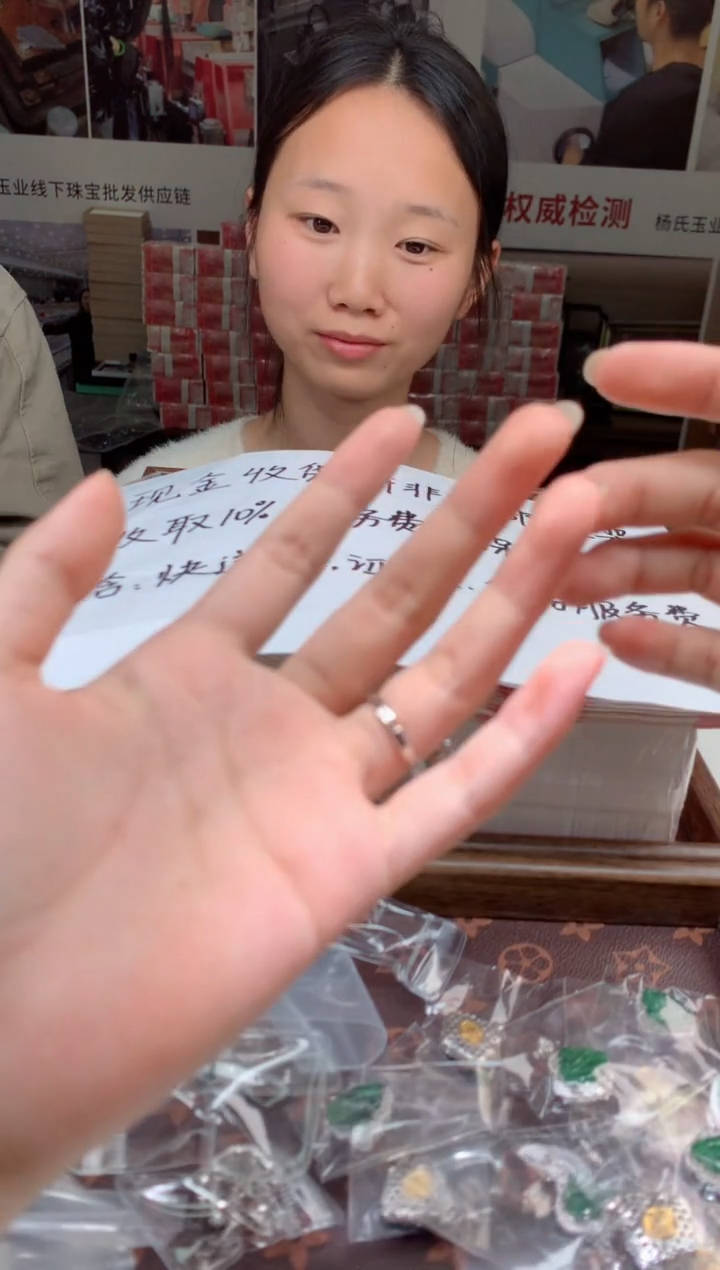 【闪购商品】翡翠吊坠(不含链)银S925镶嵌天然A货翡翠-多样性发货