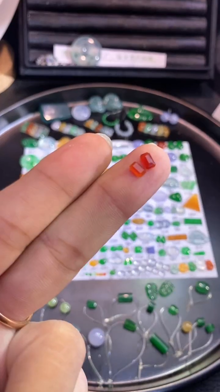 翡翠挂件未镶嵌切割