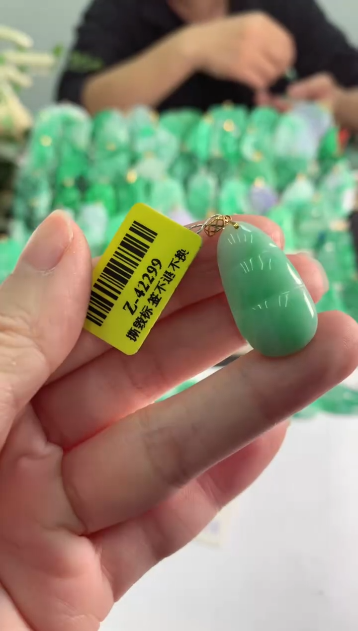 【闪购商品】翡翠吊坠(不含链)18K金镶嵌挂件