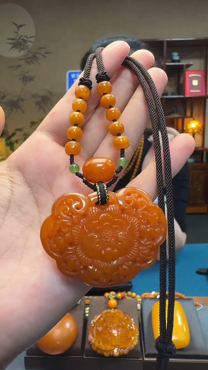 琥珀吊坠(不含链)未镶嵌蔡****9天然保真蜜蜡牡丹花套装（送绳子）