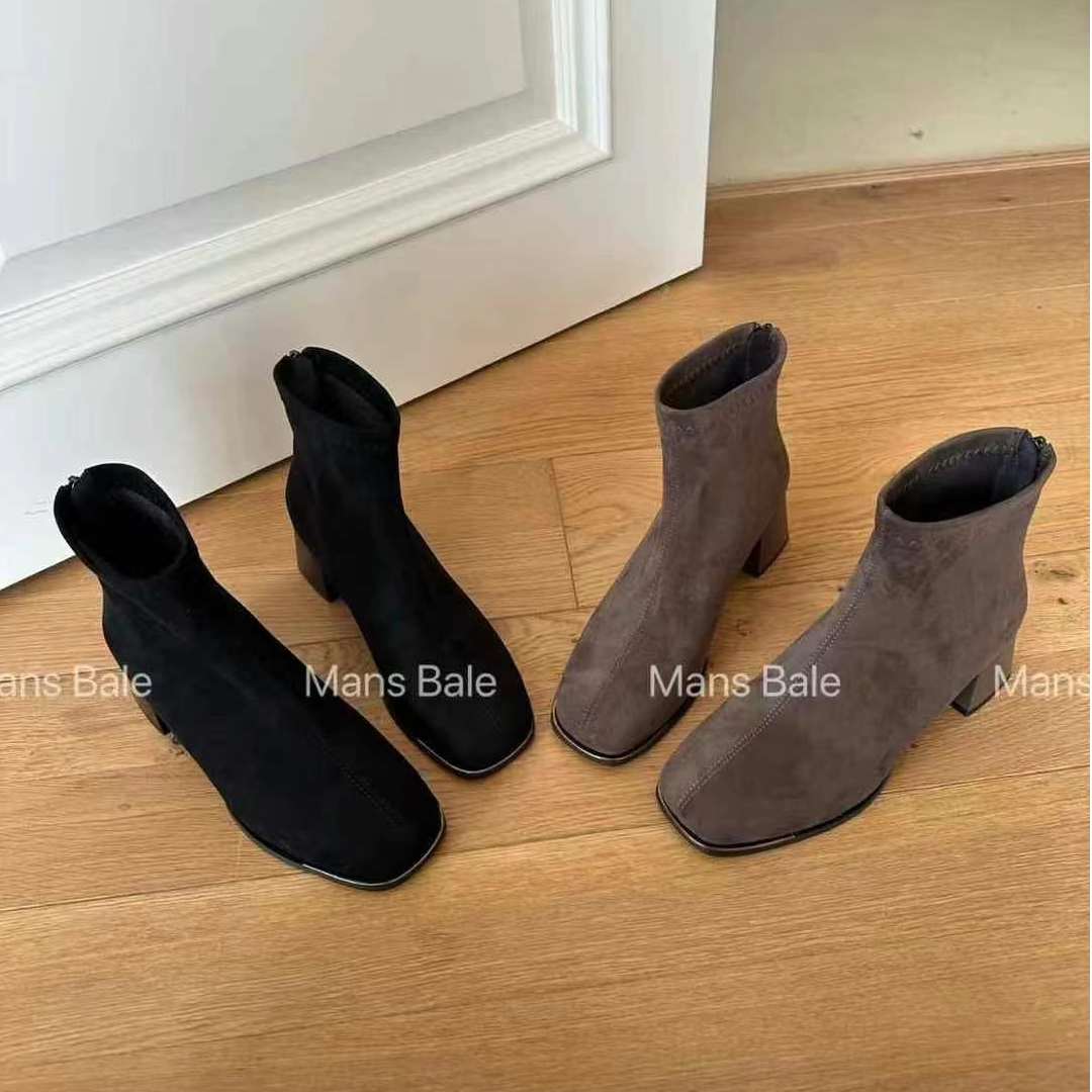 0520-790 绒面马丁靴女2024秋冬季新款瘦瘦靴法式粗跟短靴子