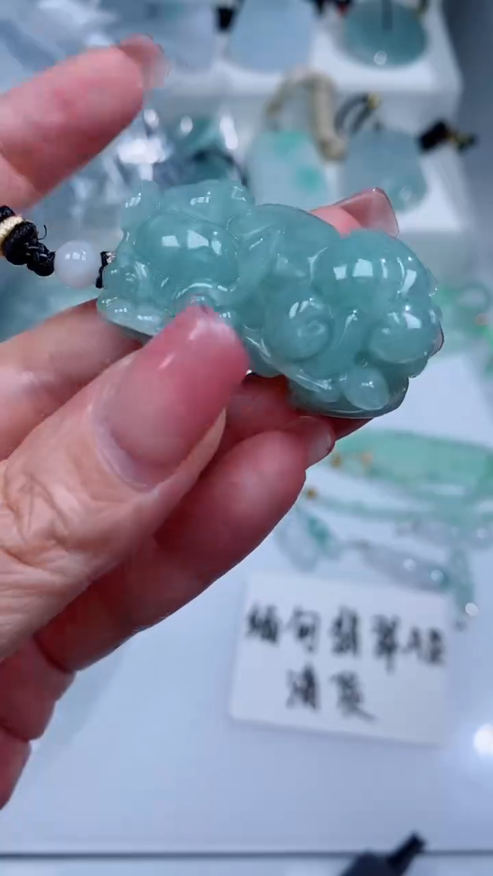 翡翠未镶嵌颈饰吊坠