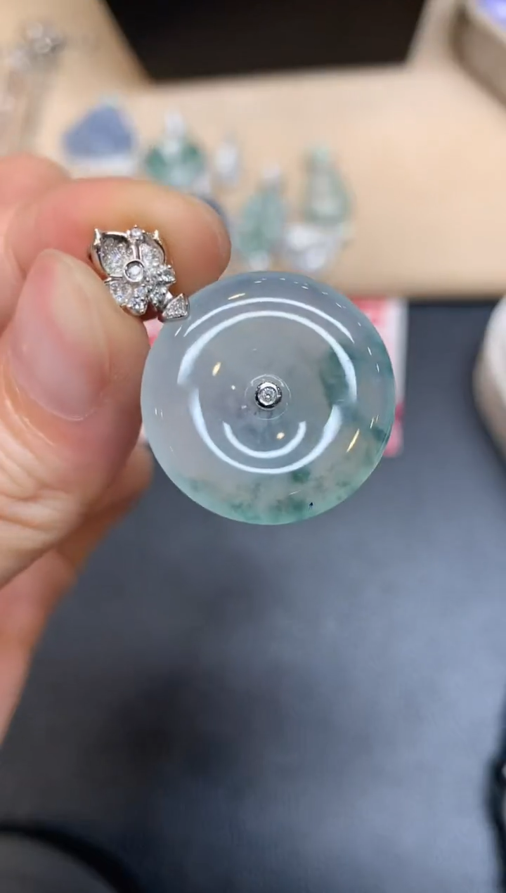 【闪购商品】翡翠吊坠(不含链)18K金镶嵌平安扣【无服务费