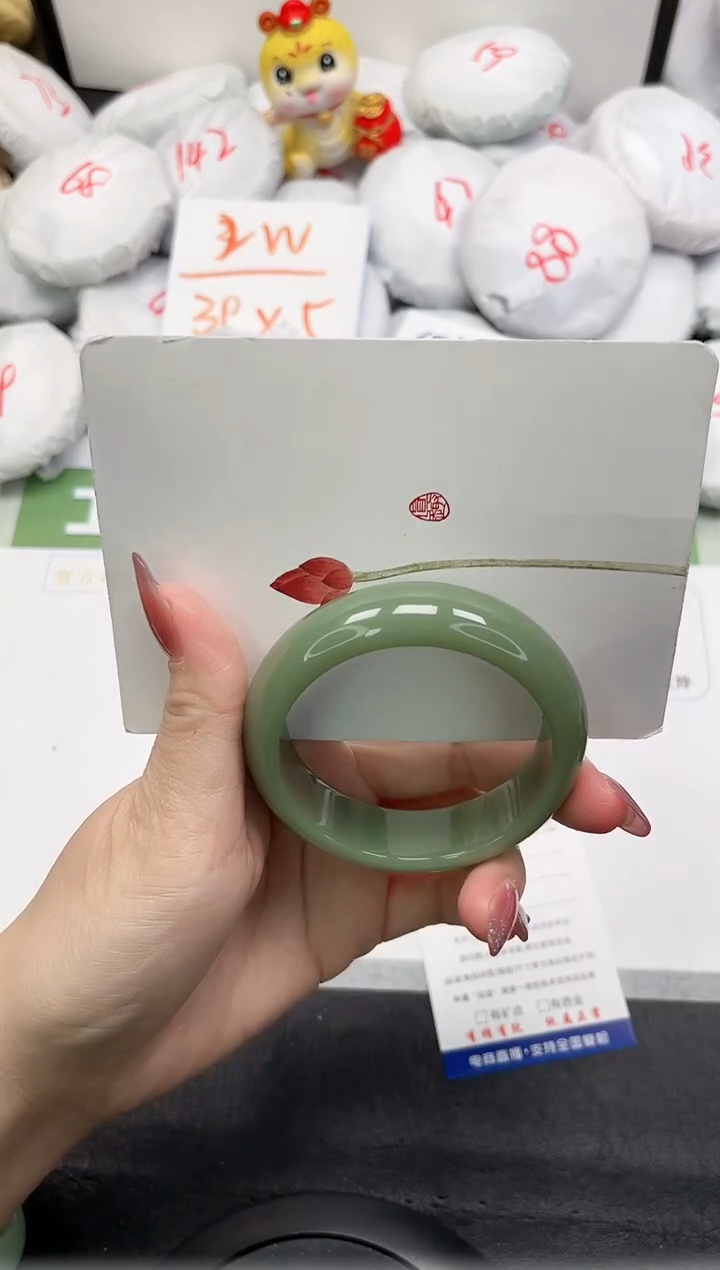【闪购商品】石英质玉手镯未镶嵌368-54
