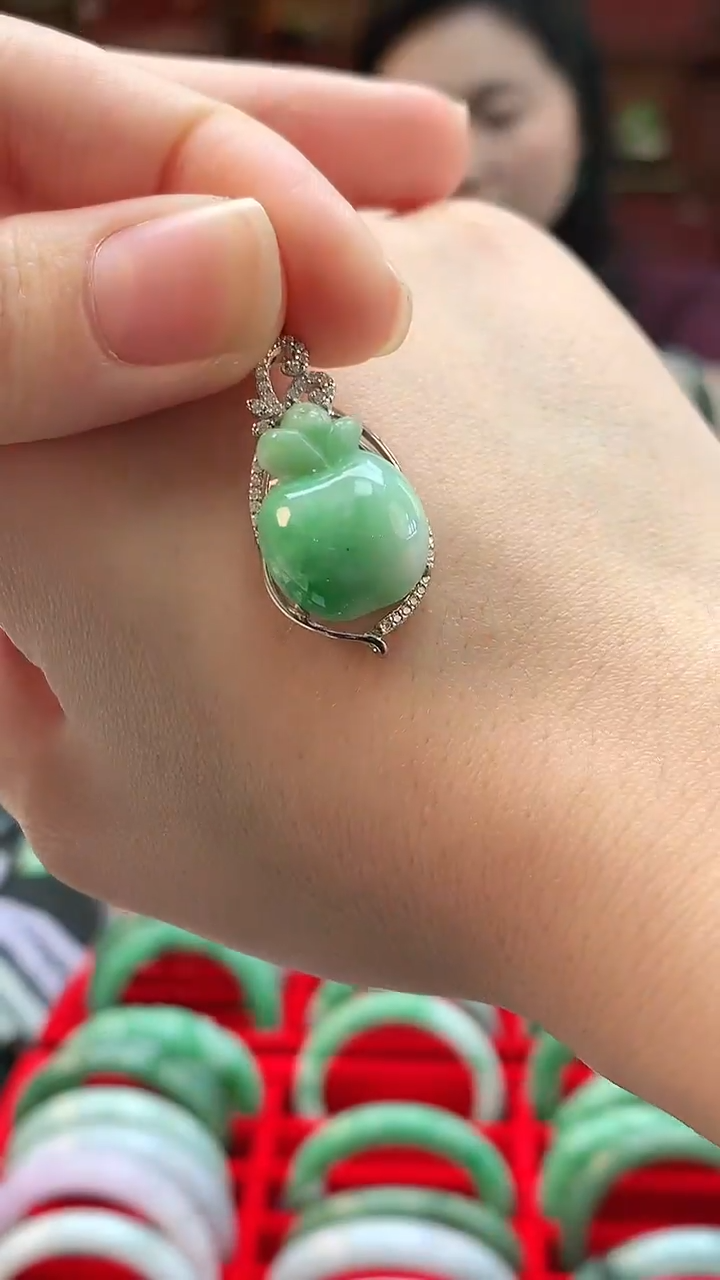 【闪购商品】翡翠颈饰银S925镶嵌赠礼盒证书 敏