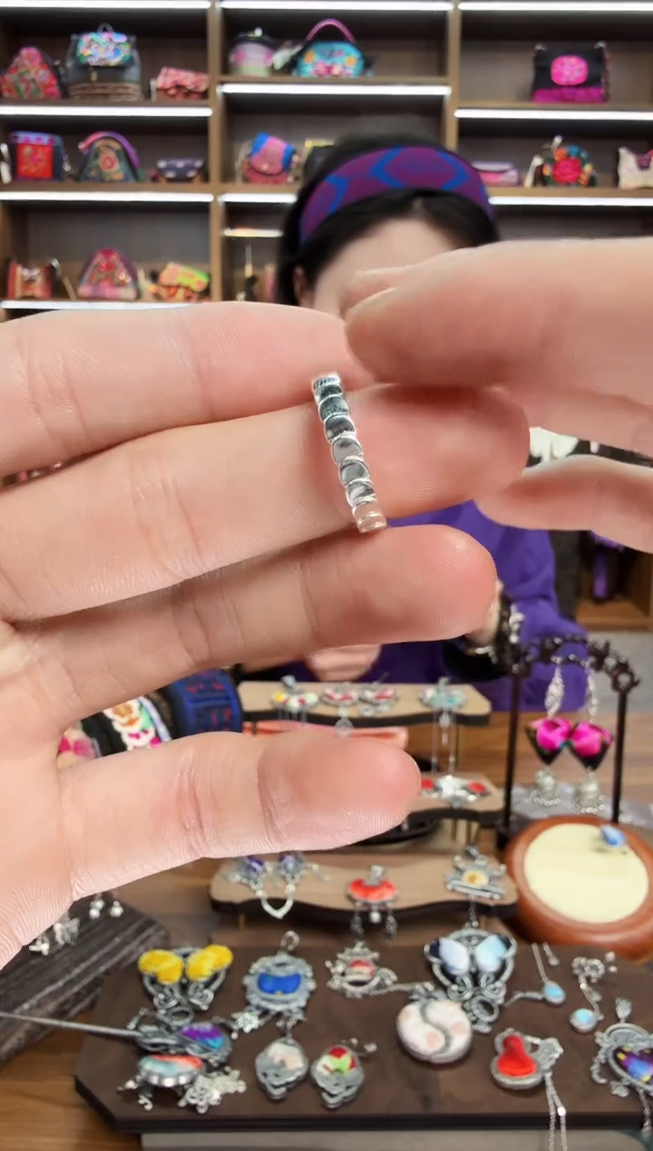 【闪购商品】织绣206蒙阿苏苗绣传承