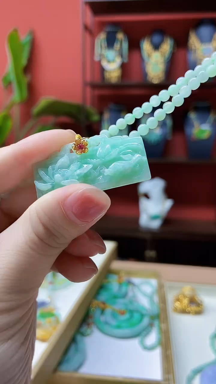 颈饰未镶嵌翡翠吊坠