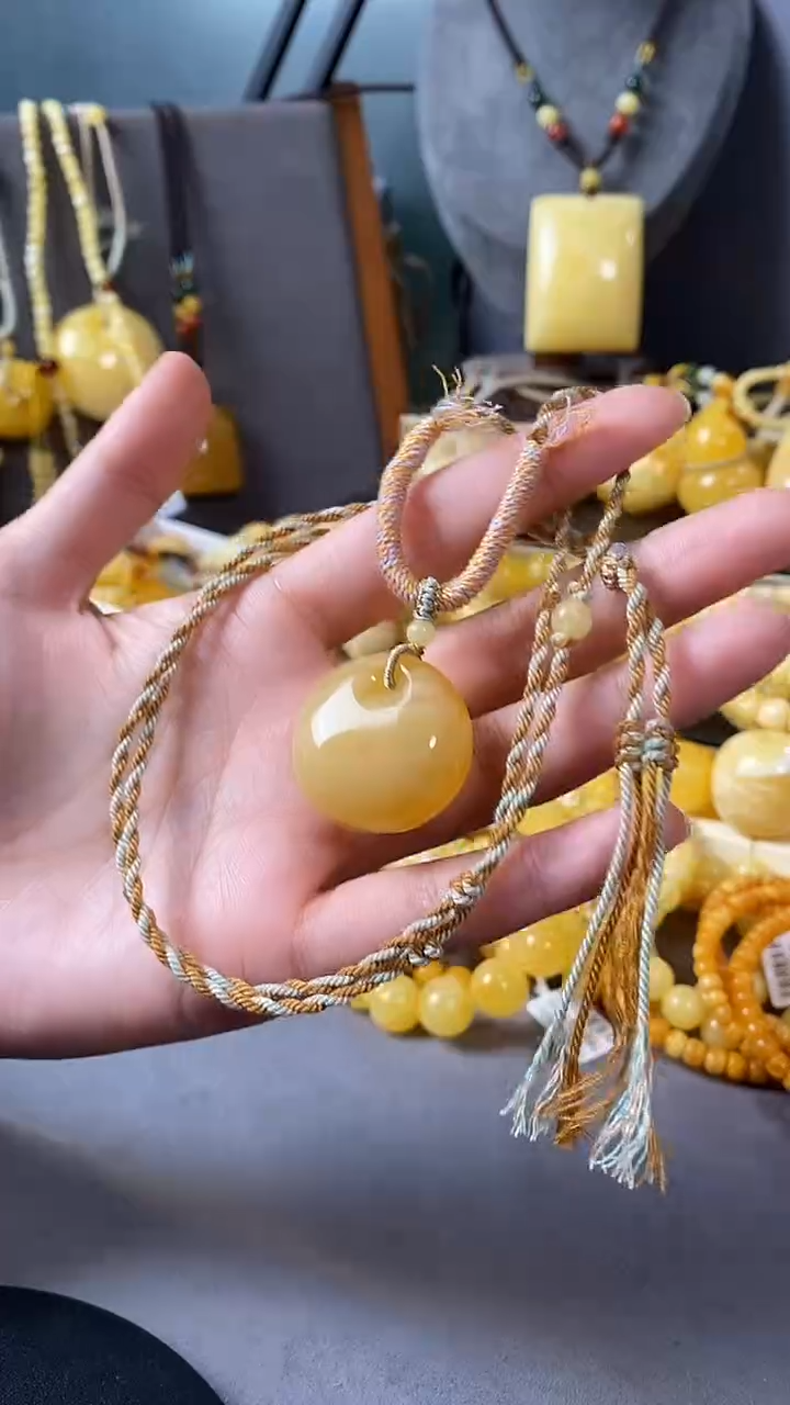 裸石琥珀未镶嵌公主扣