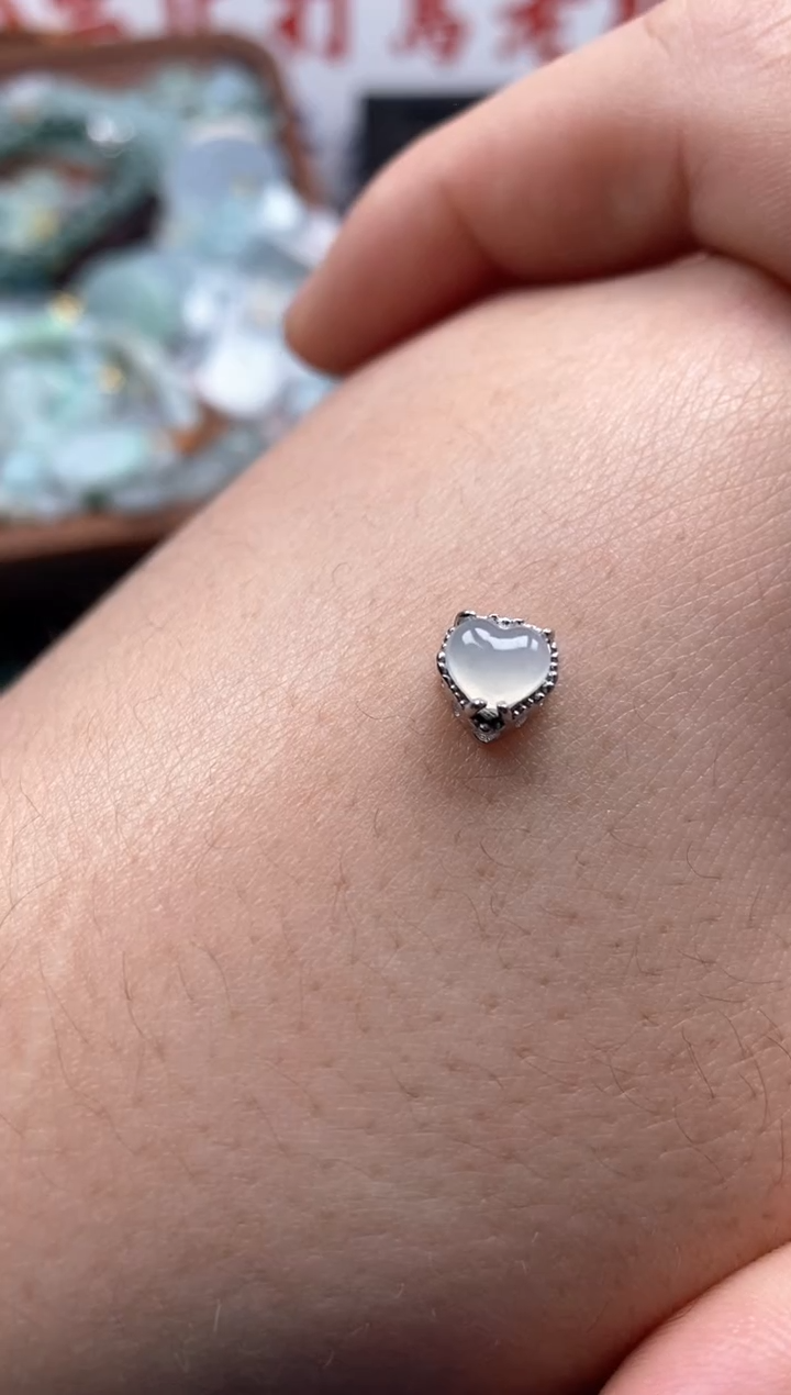 【闪购商品】翡翠颈饰未镶嵌哥哥