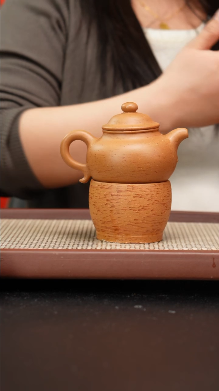 【闪购商品】紫砂茶壶葵黄朱泥莲子180