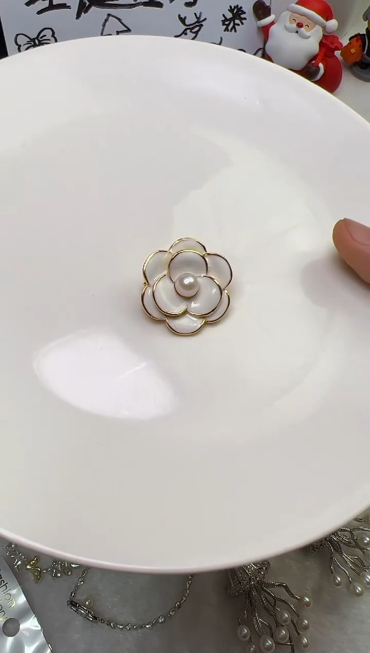 未镶嵌胸饰淡水珍珠珍珠