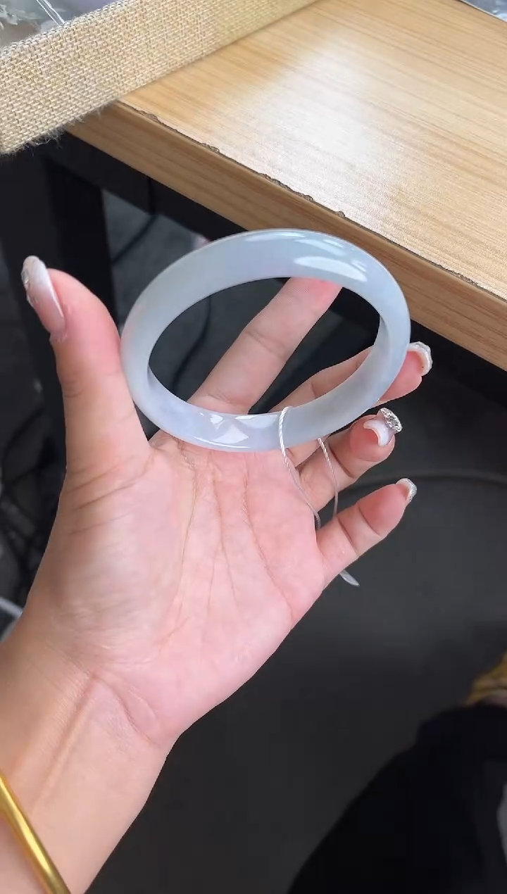 翡翠手镯未镶嵌手镯