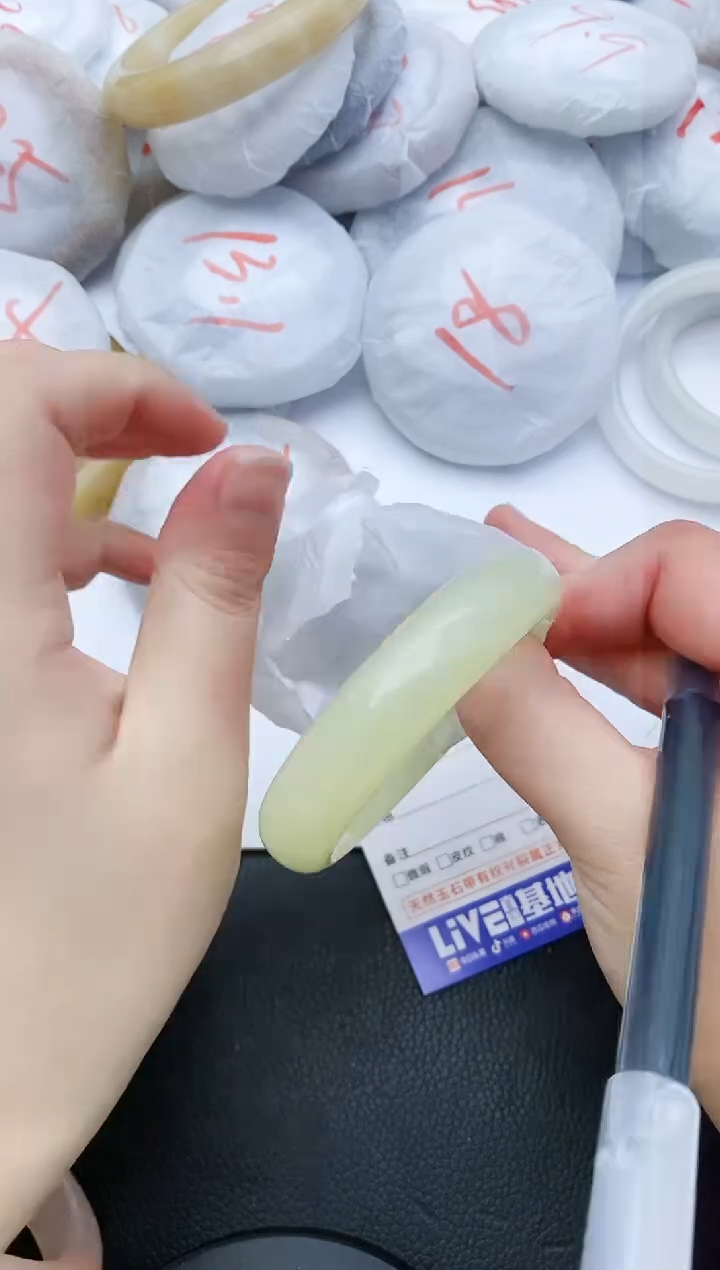 【闪购商品】石英质玉手镯未镶嵌170+51/52