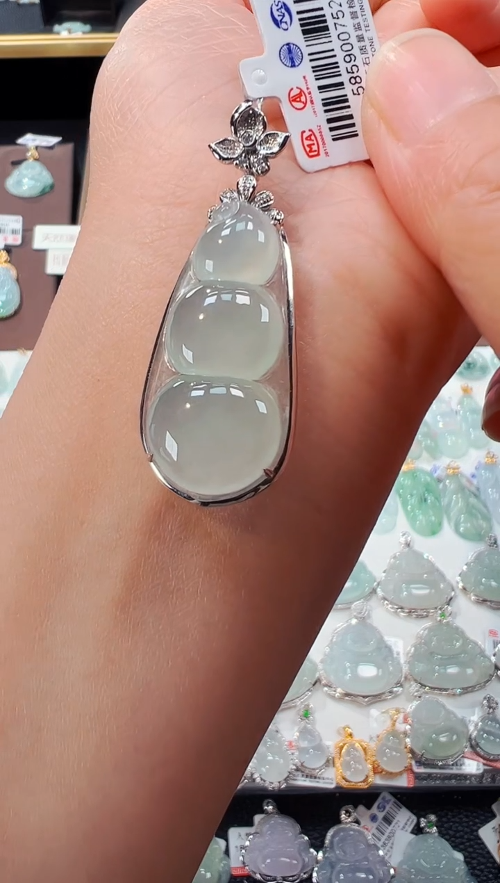 【闪购商品】翡翠吊坠(不含链)18K金镶嵌福豆吊坠752