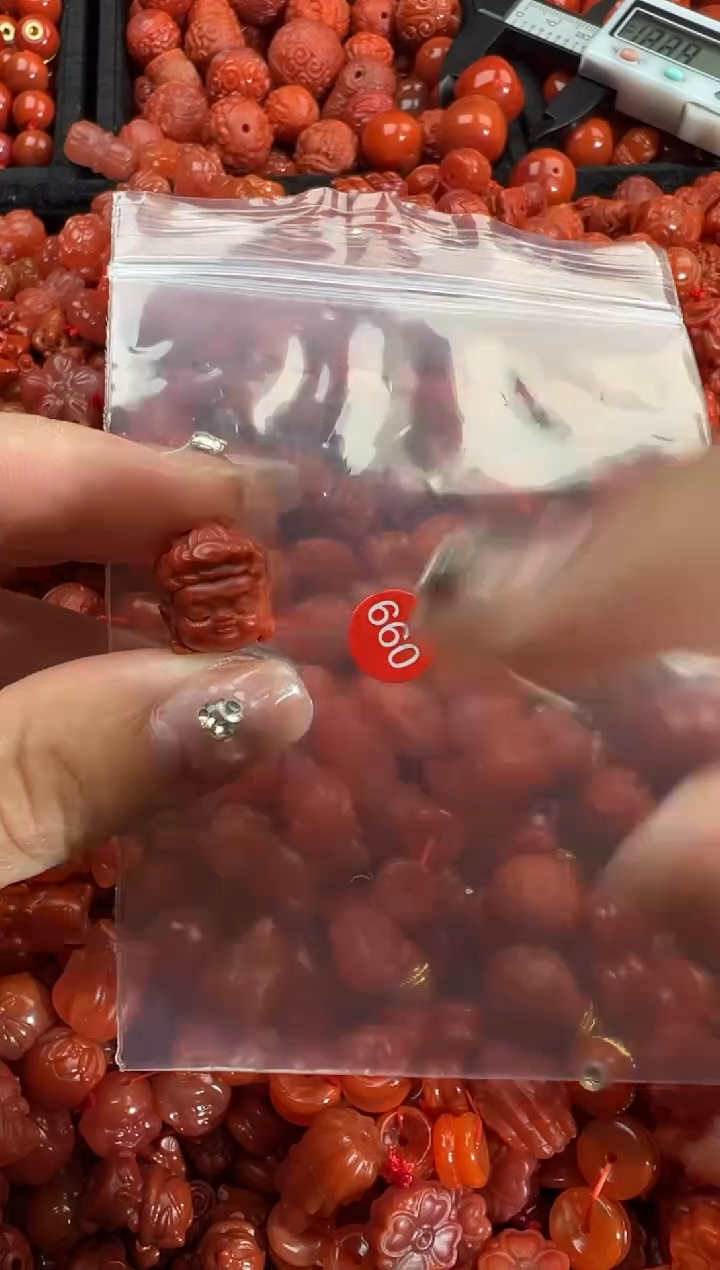 南红玛瑙合金颈饰1