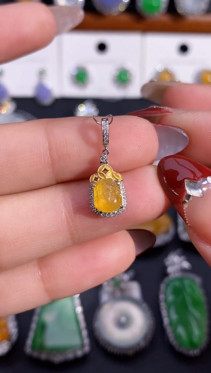 【闪购商品】翡翠颈饰18K金镶嵌吊坠