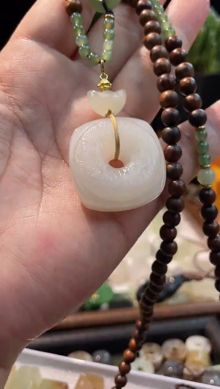 颈饰未镶嵌和田玉1