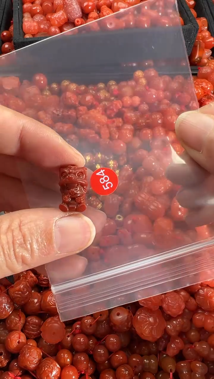 【闪购商品】南红玛瑙颈饰未镶嵌1