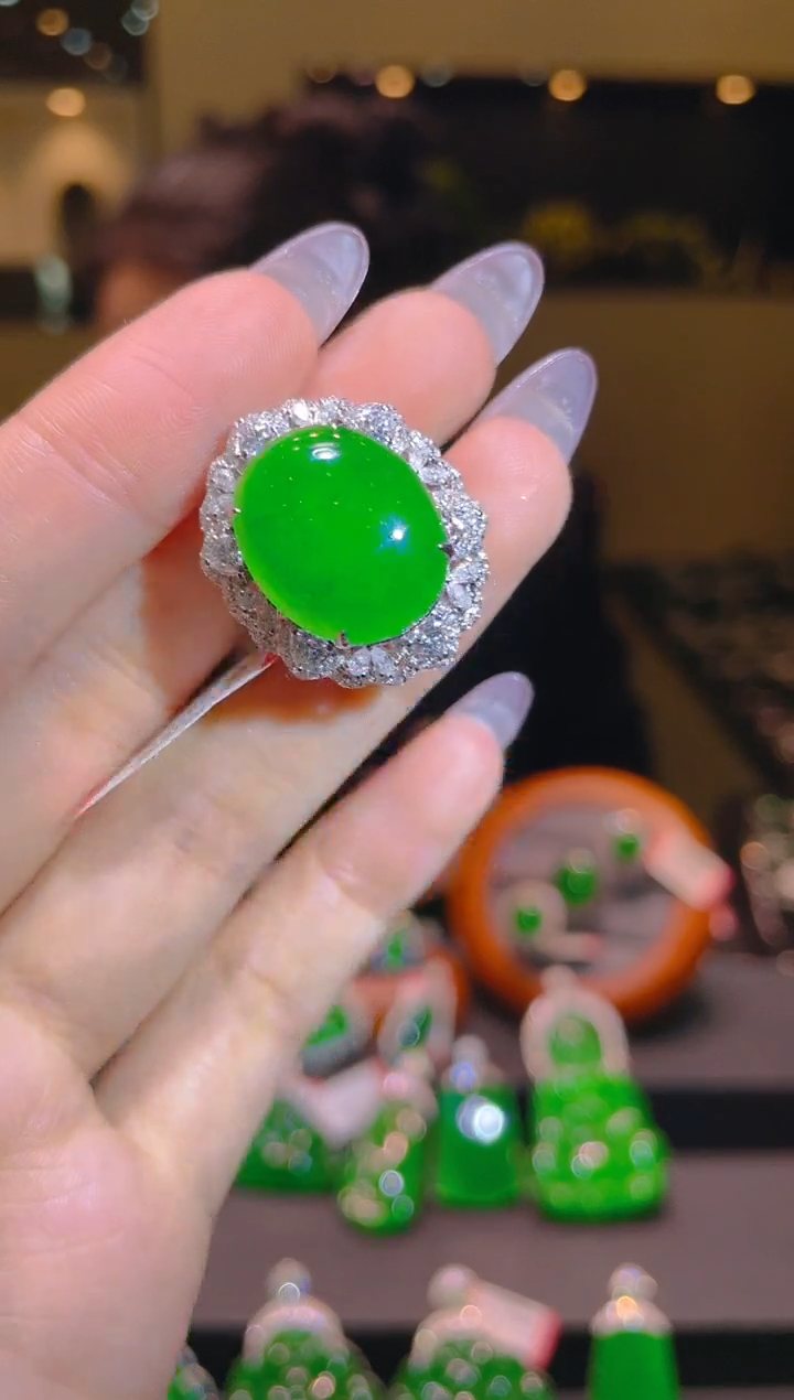 【闪购商品】翡翠吊坠(赠链)18K金镶嵌A47