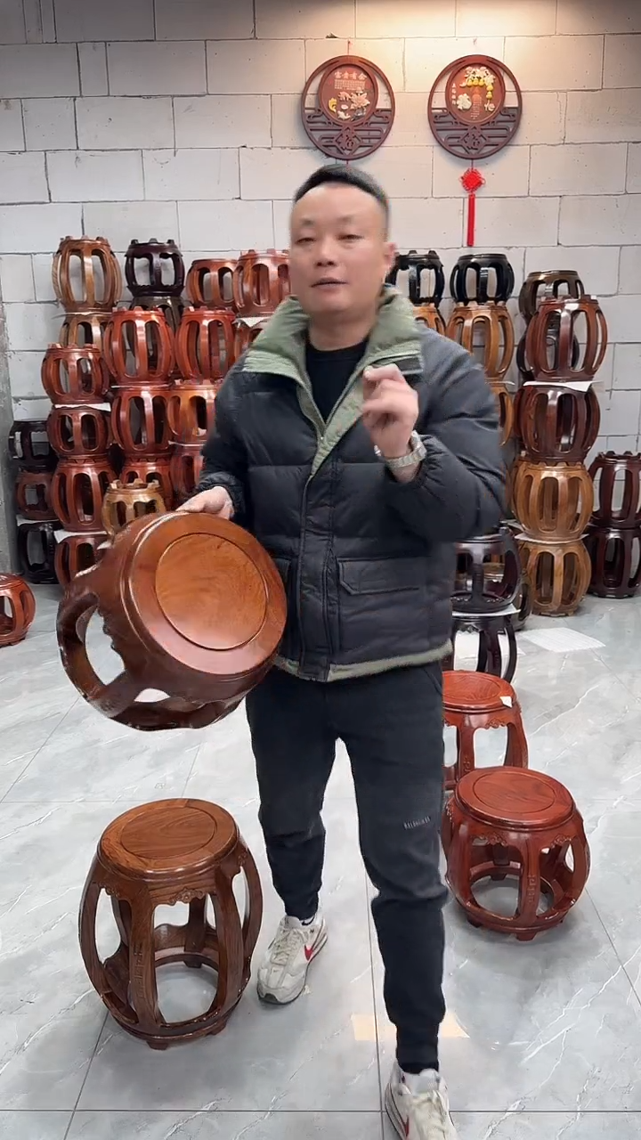 【闪购商品】花梨木类凳子胡桃色小号雕花鼓凳一个