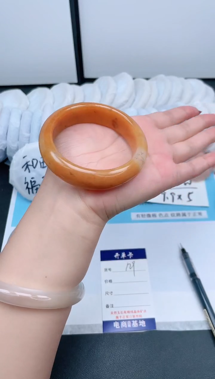 【闪购商品】石英质玉手镯未镶嵌129-58