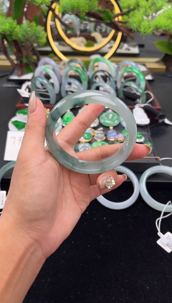 未镶嵌手镯翡翠手镯