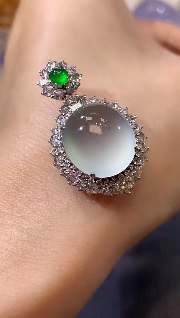 【闪购商品】翡翠吊坠(不含链)18K金镶嵌D1