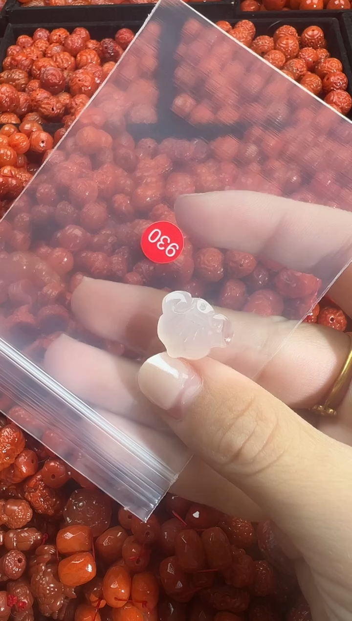 颈饰未镶嵌南红玛瑙1