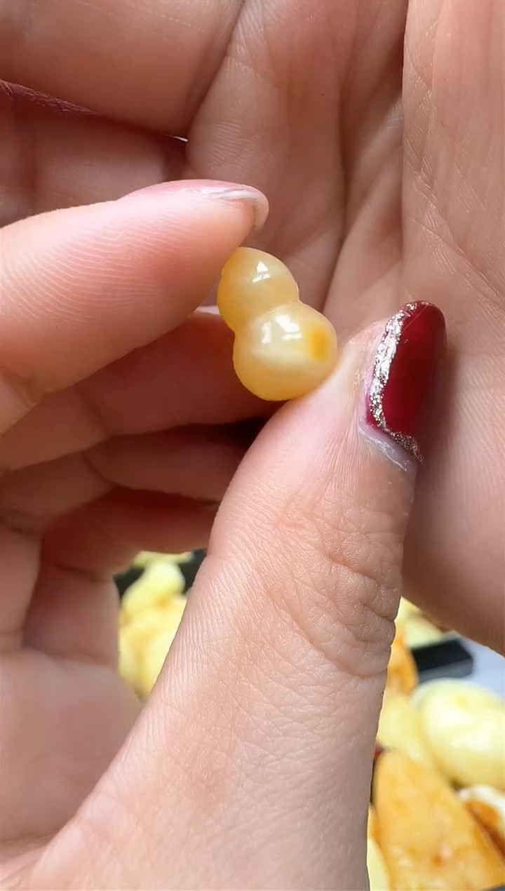 【闪购商品】琥珀裸石未镶嵌葫芦