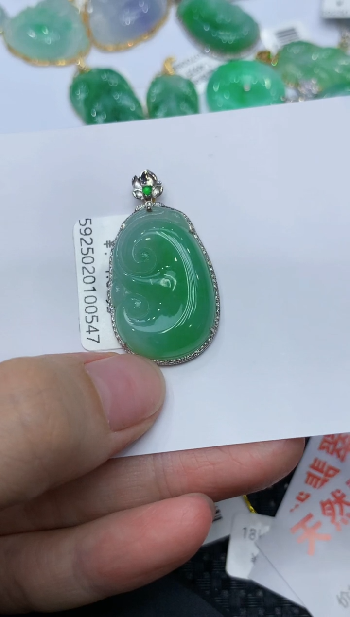 【闪购商品】翡翠颈饰18K金镶嵌111111111111