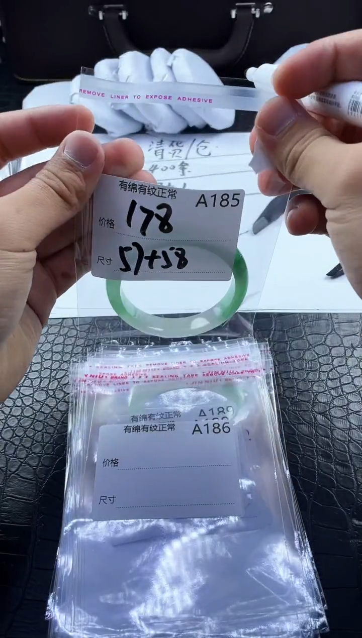 时尚冰透女款精美美人镯A185