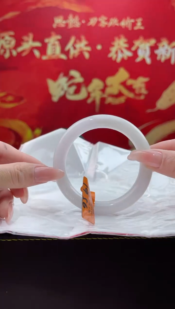 【闪购商品】翡翠手镯未镶嵌6翡翠手镯（微瑕）